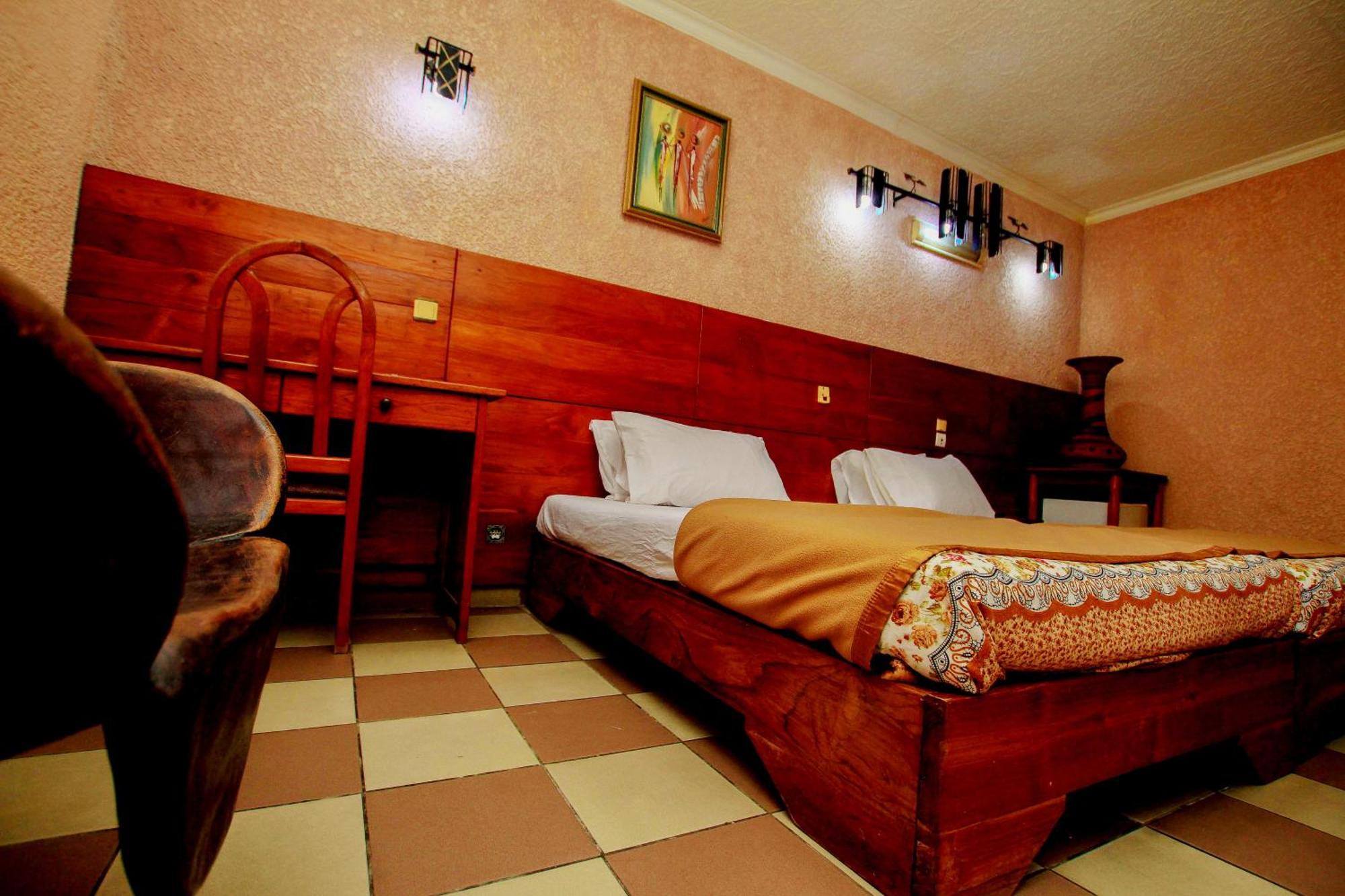 Hotel Le Prince Котону Экстерьер фото
