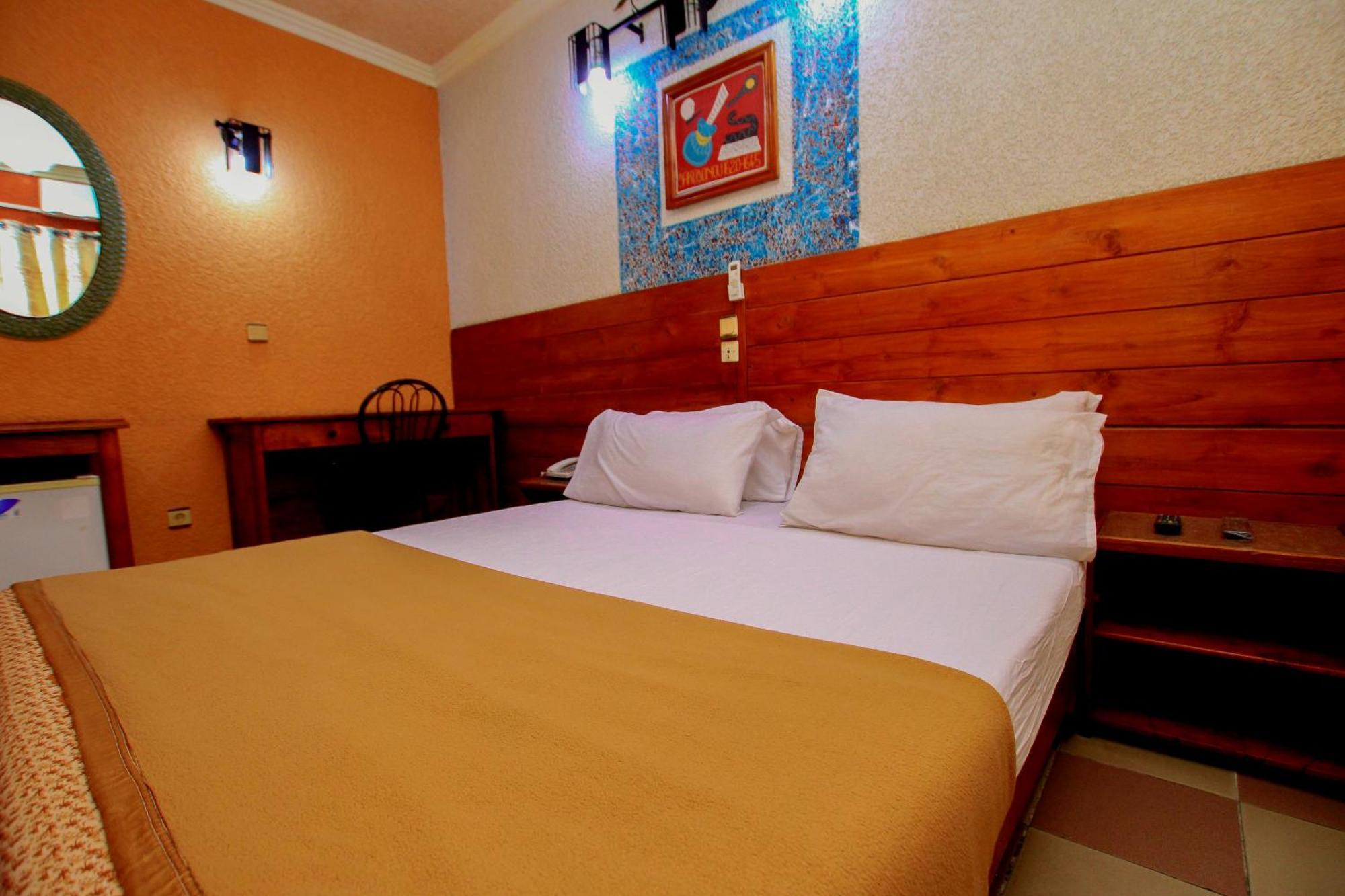 Hotel Le Prince Котону Экстерьер фото