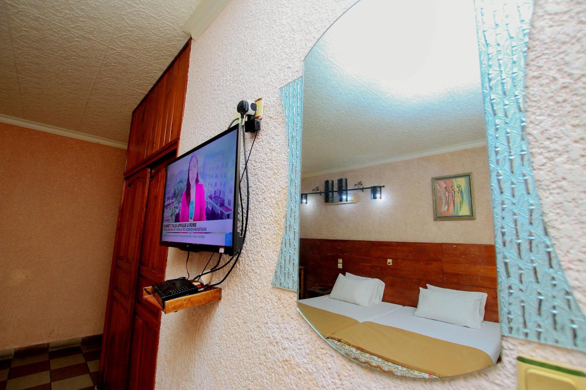 Hotel Le Prince Котону Экстерьер фото