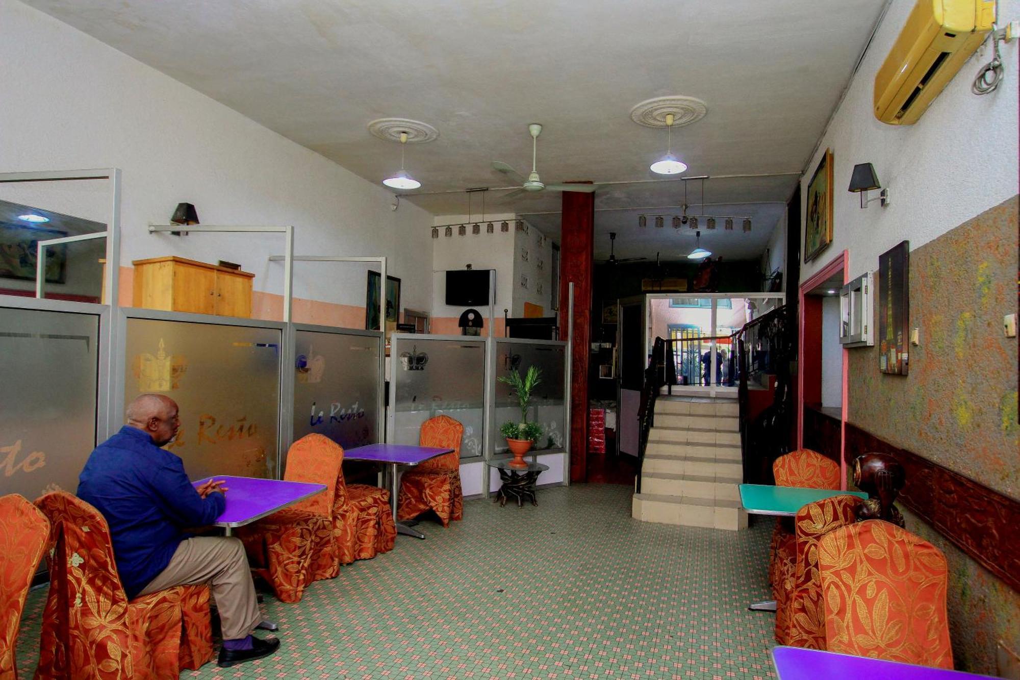 Hotel Le Prince Котону Экстерьер фото