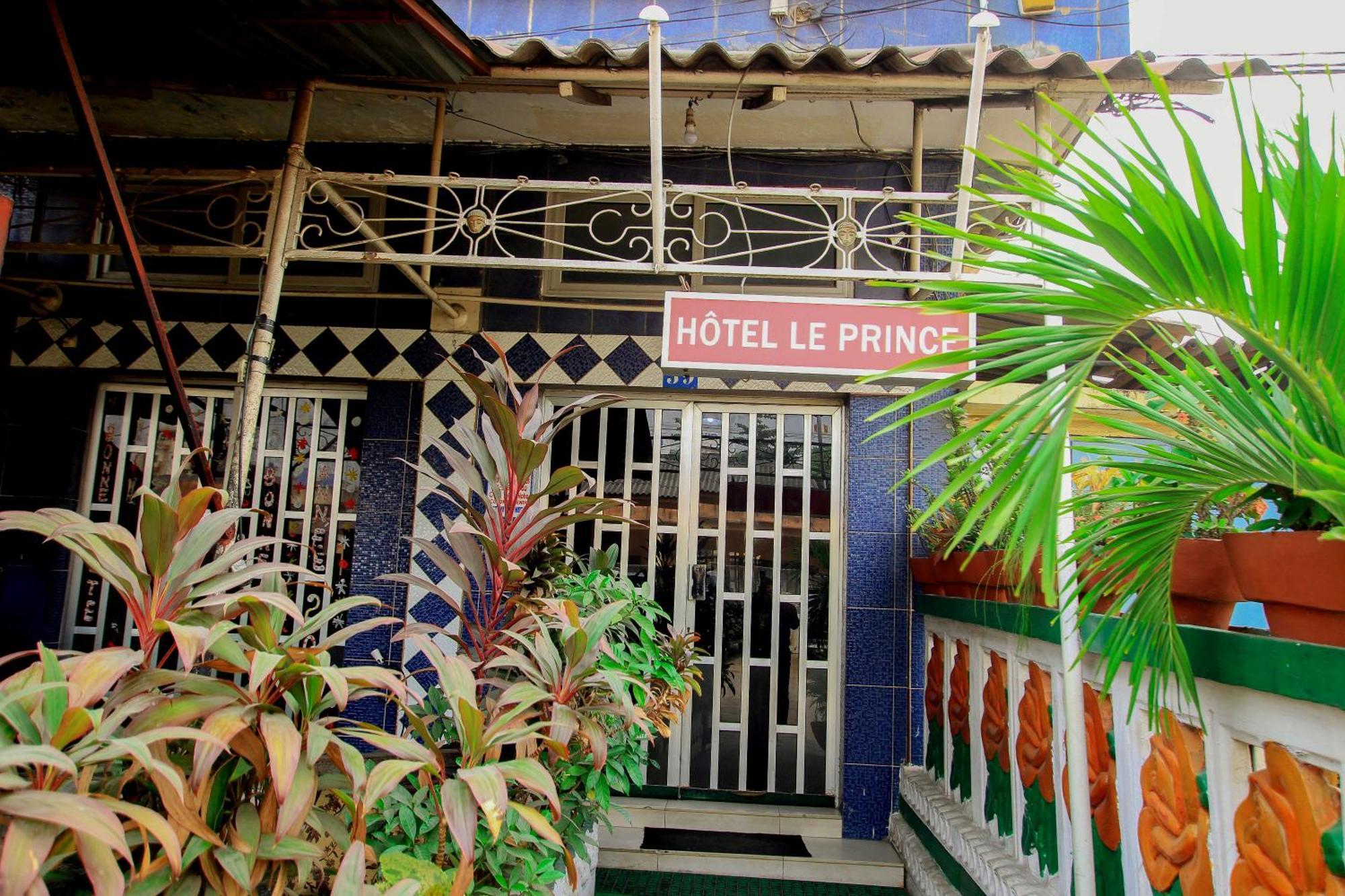 Hotel Le Prince Котону Экстерьер фото