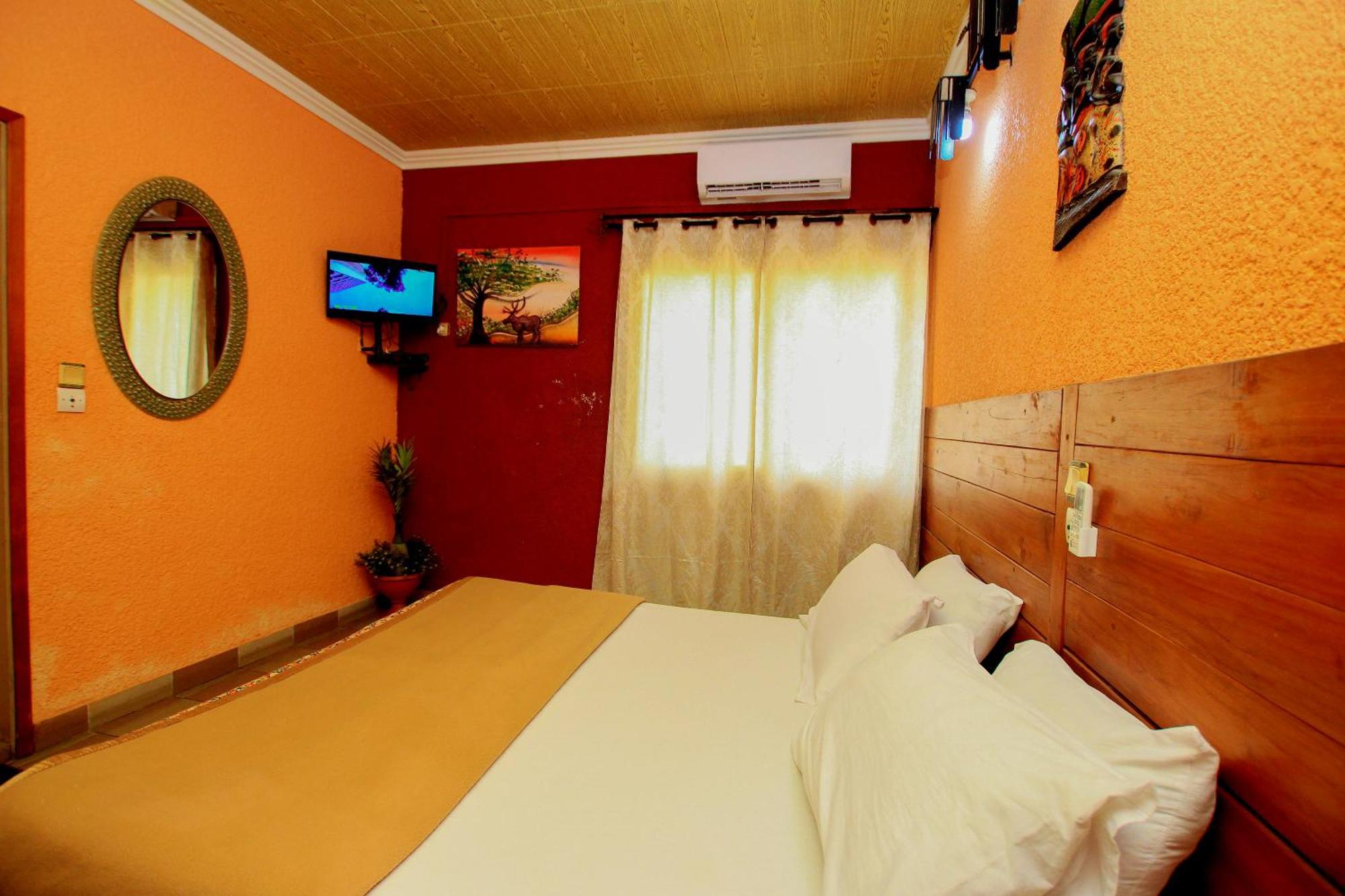 Hotel Le Prince Котону Экстерьер фото