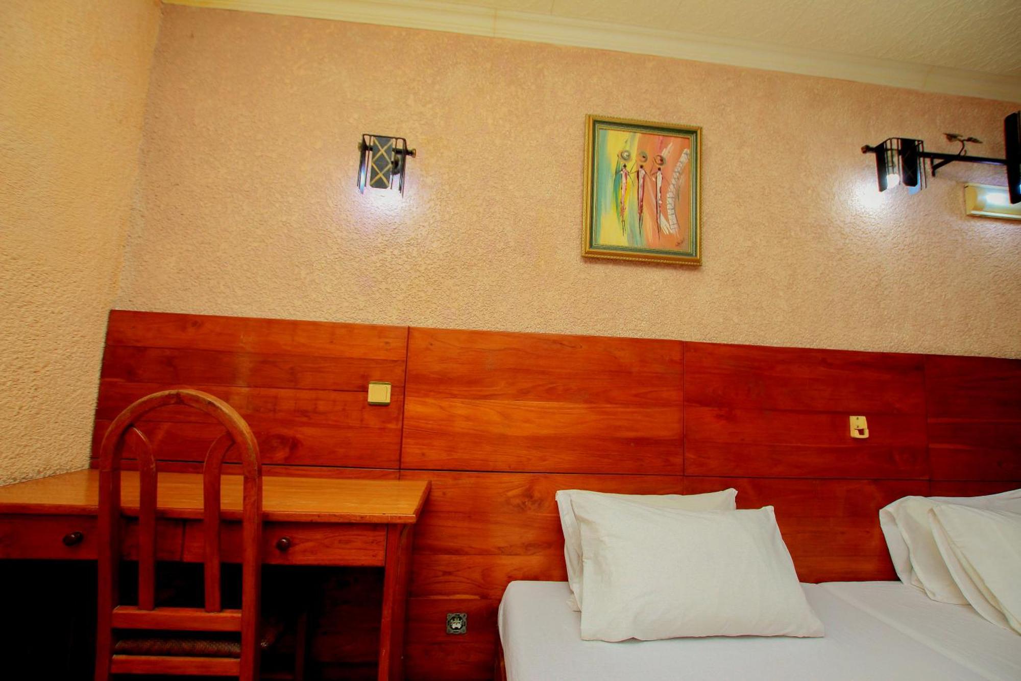 Hotel Le Prince Котону Экстерьер фото